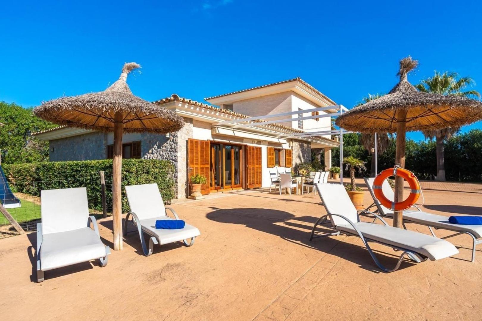 Vakantiehuis Schoenes Mit Pool Fuer 8 Personen