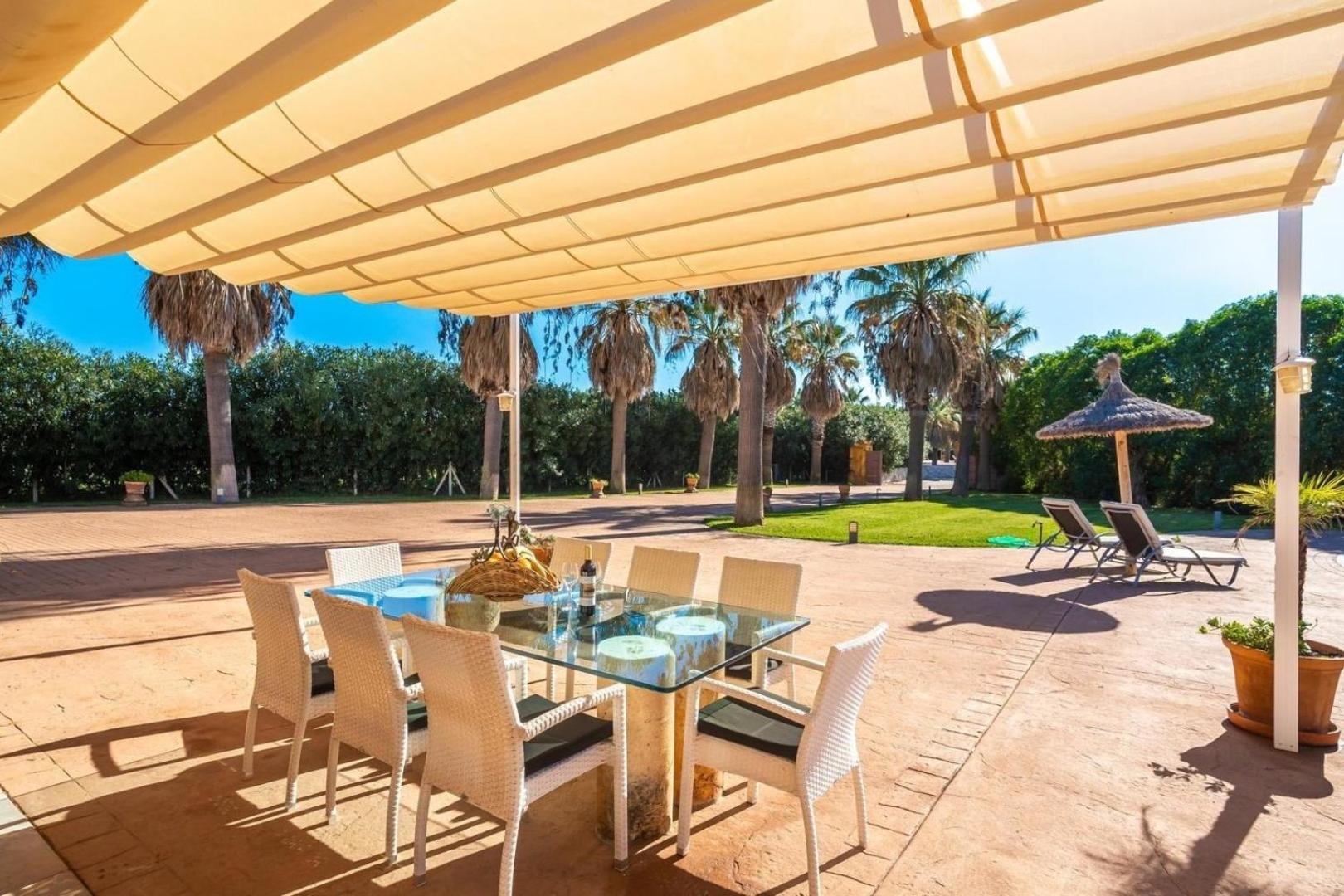 Schoenes Mit Pool Fuer 8 Personen Sa Pobla