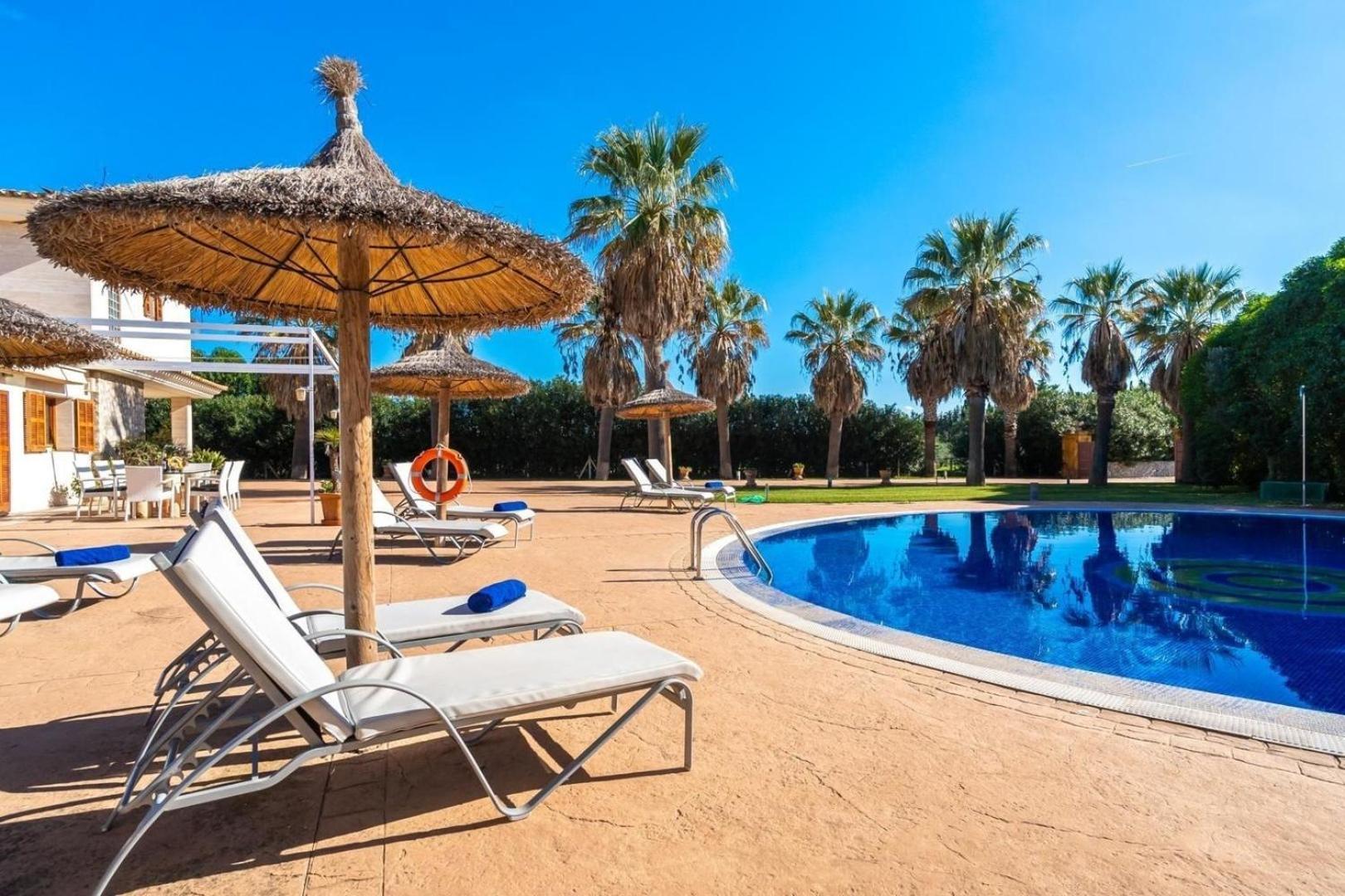 Schoenes Mit Pool Fuer 8 Personen