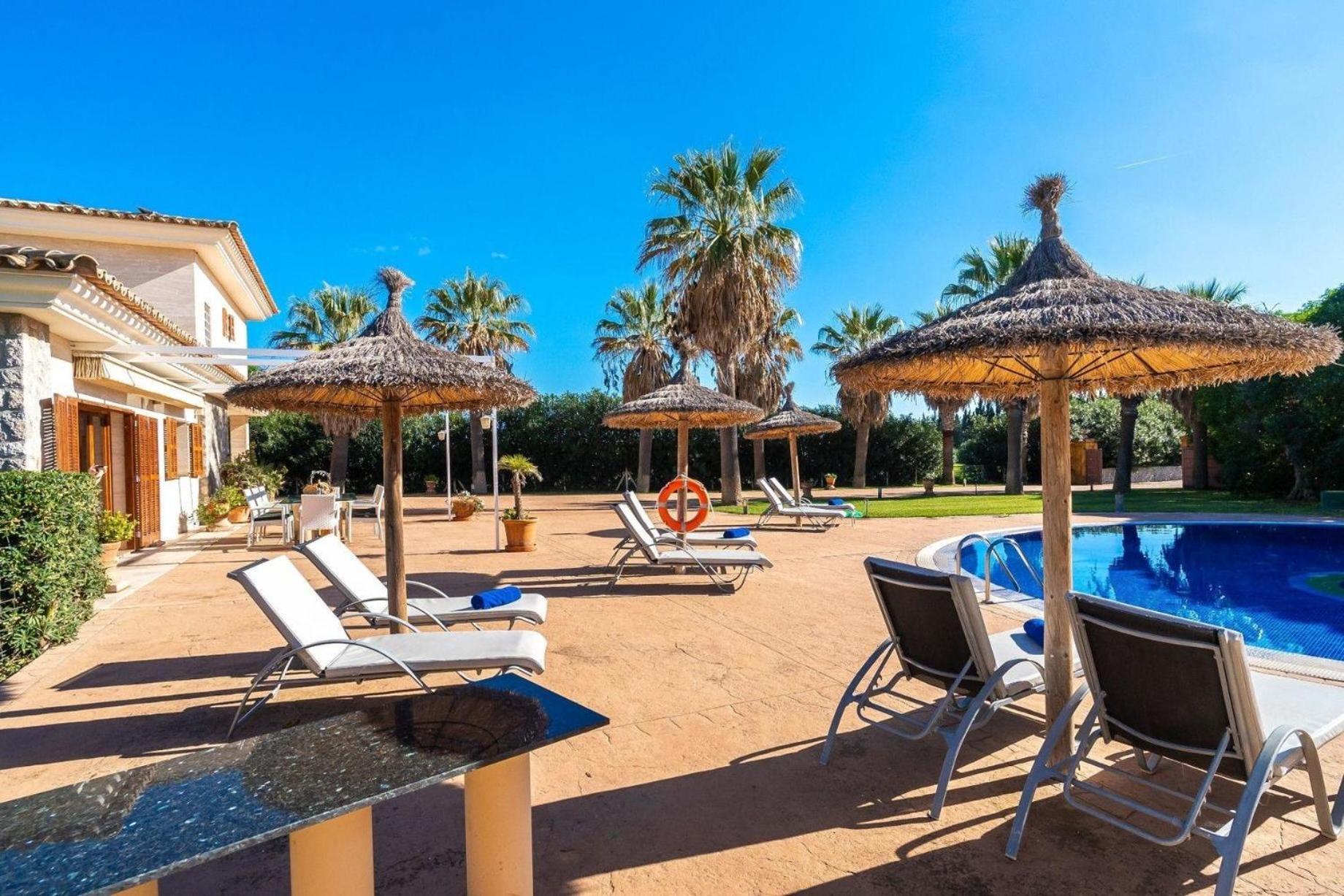 Schoenes Mit Pool Fuer 8 Personen Sa Pobla